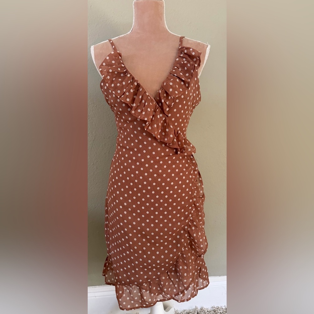LIONESS Ruffle wrap Dress brown wht polka dot - Picture 2 of 12